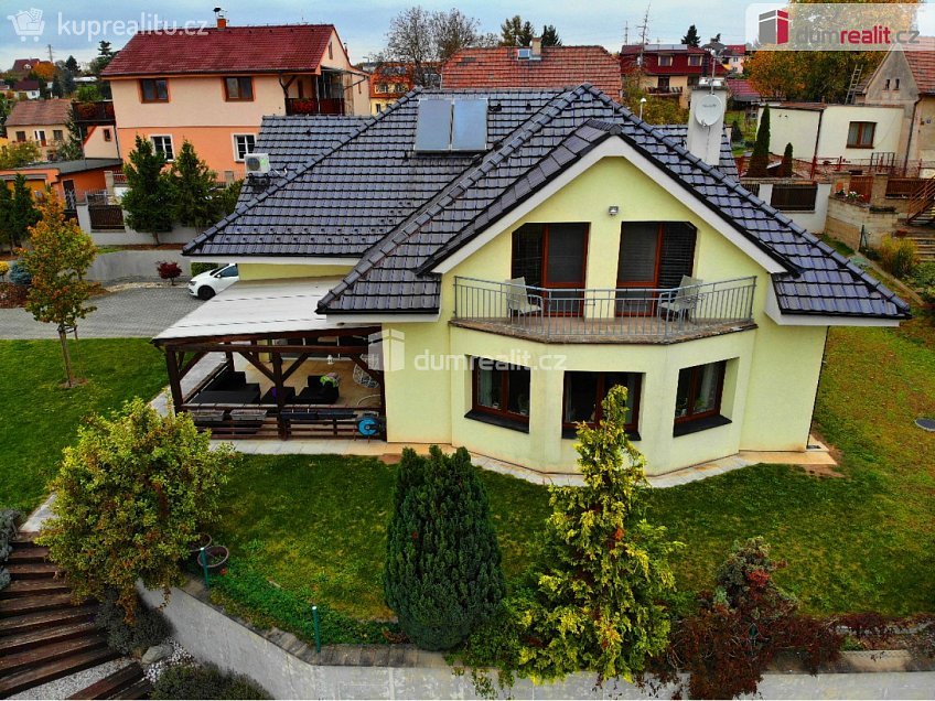 Prodej  rodinného domu 261 m^2 K úvozu, Praha-Lochkov 