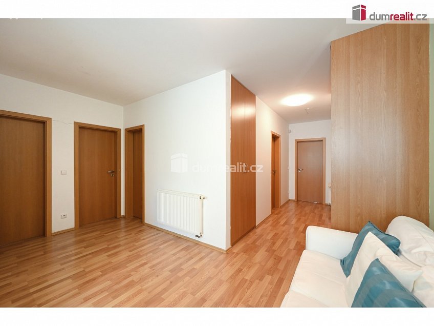 Prodej  rodinného domu 261 m^2 K úvozu, Praha-Lochkov 