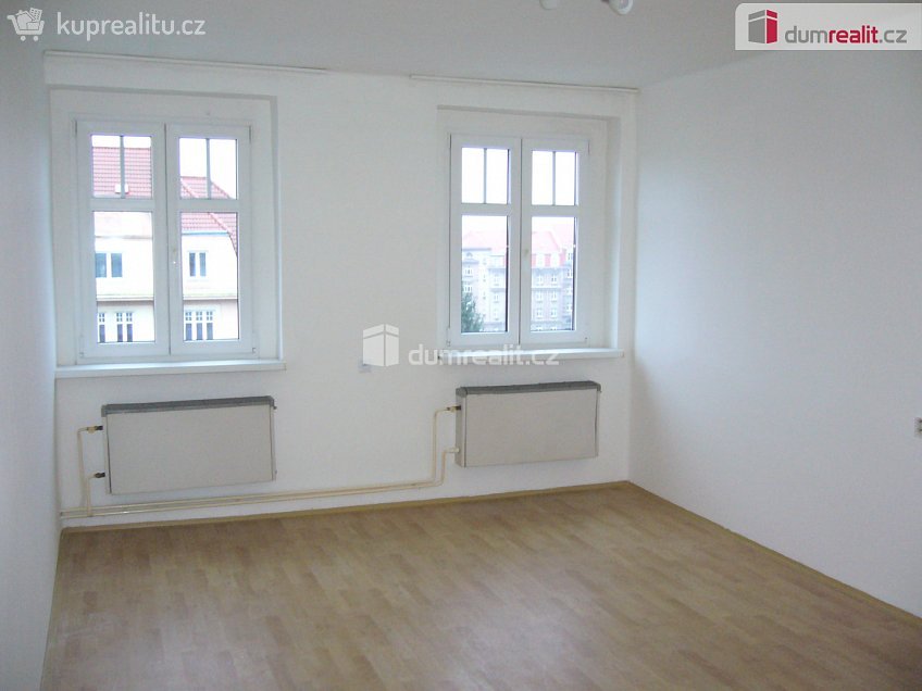 Pronájem bytu 2+1 54 m^2 Revoluční nám., Děčín 