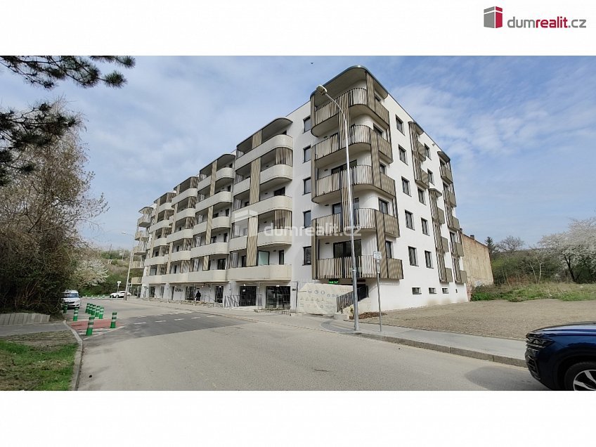 Pronájem  garáže 15 m^2 Nad Kolčavkou, Praha 9 