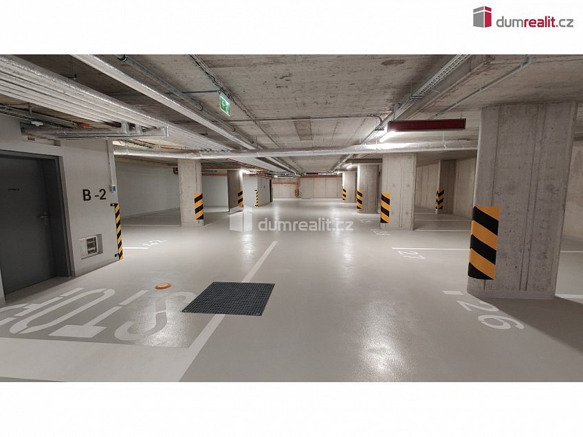 Pronájem  garáže 15 m^2 Nad Kolčavkou, Praha 9 