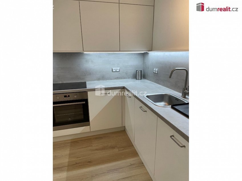 Pronájem bytu 2+kk 44 m^2 Na spojce, Praha 10 