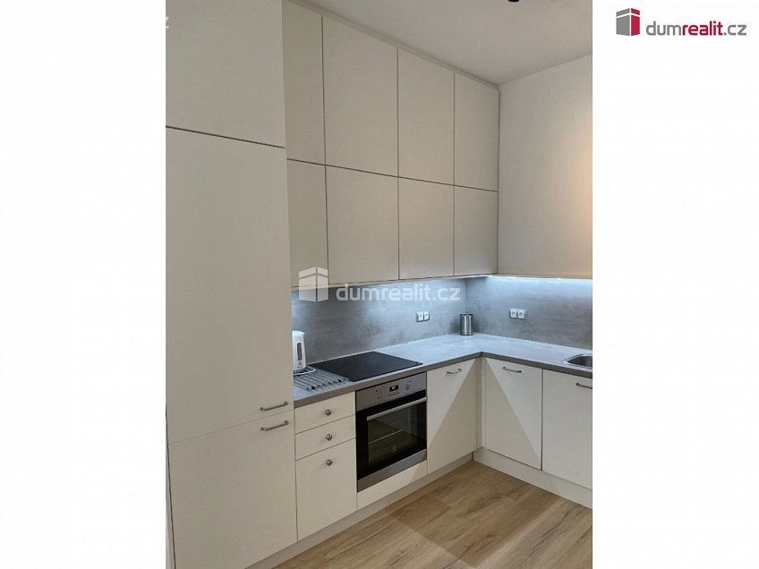 Pronájem bytu 2+kk 44 m^2 Na spojce, Praha 10 