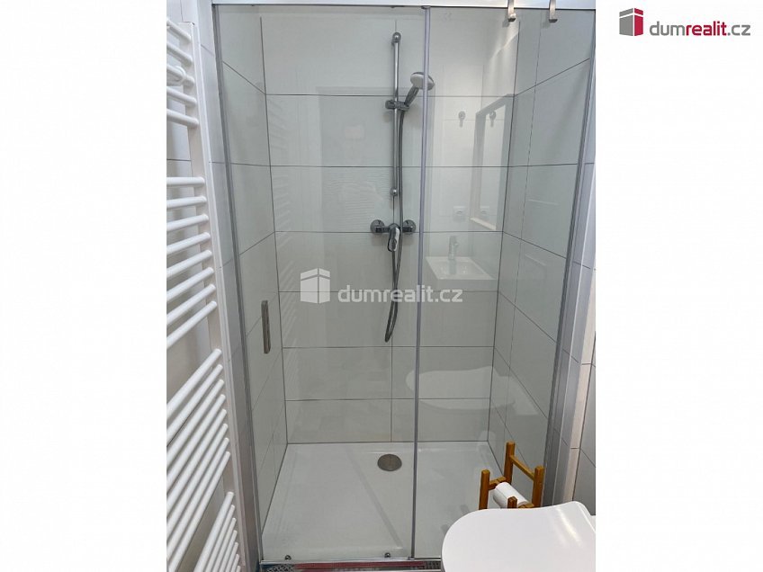 Pronájem bytu 2+kk 44 m^2 Na spojce, Praha 10 