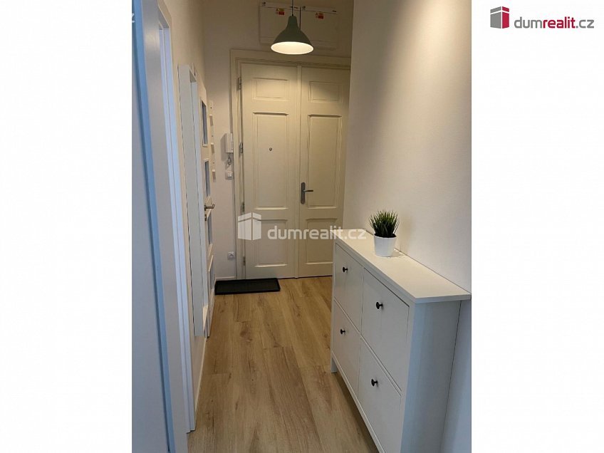 Pronájem bytu 2+kk 44 m^2 Na spojce, Praha 10 