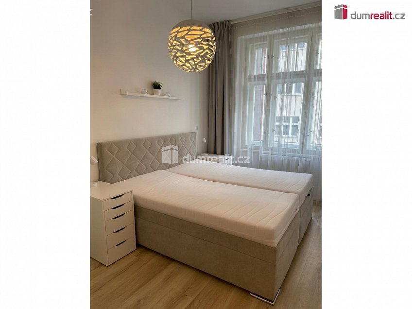 Pronájem bytu 2+kk 44 m^2 Na spojce, Praha 10 