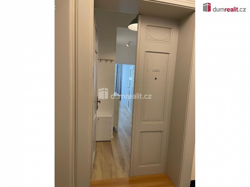 Pronájem bytu 2+kk 44 m^2 Na spojce, Praha 10 