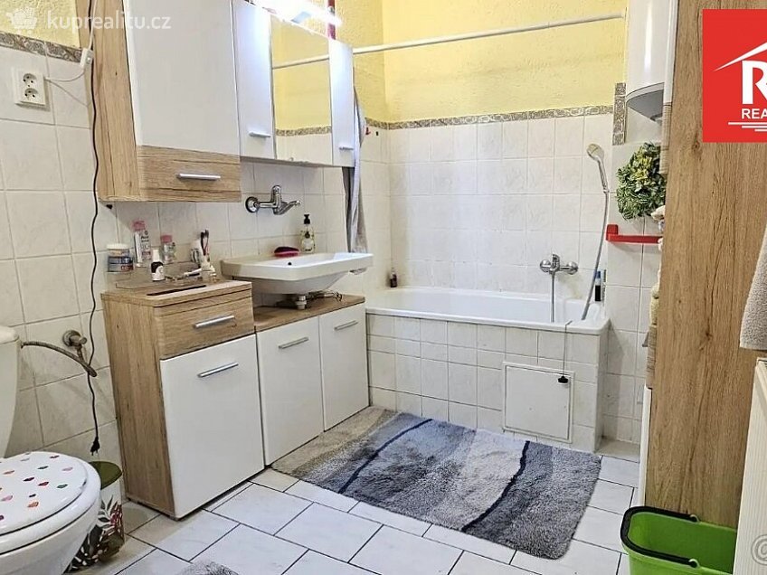 Pronájem bytu 3+1 76 m^2 náměstí Svobody 40, Planá 