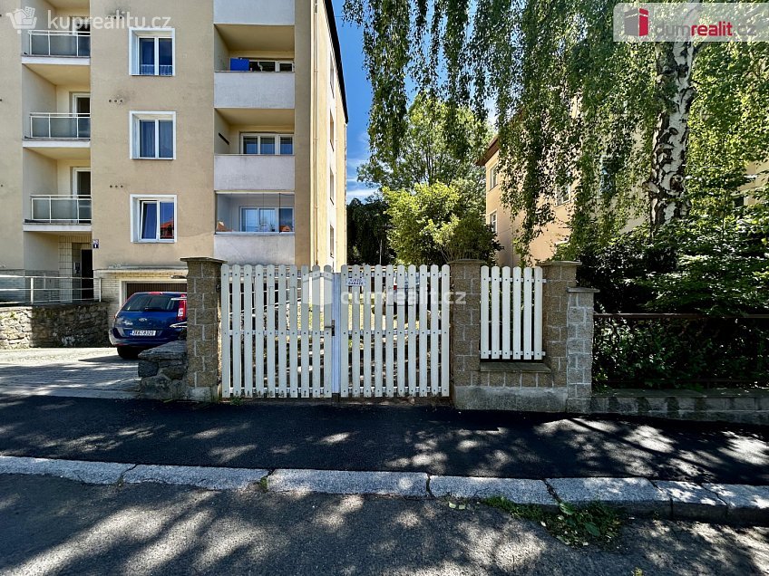 Prodej  garáže 15 m^2 Palackého náměstí, Karlovy Vary 
