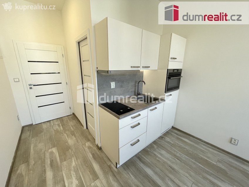 Pronájem bytu 1+kk 25 m^2 Černokostelecká, Praha 10 