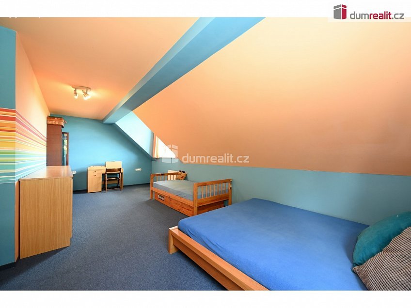 Prodej  rodinného domu 248 m^2 Ve Skále, Šestajovice 