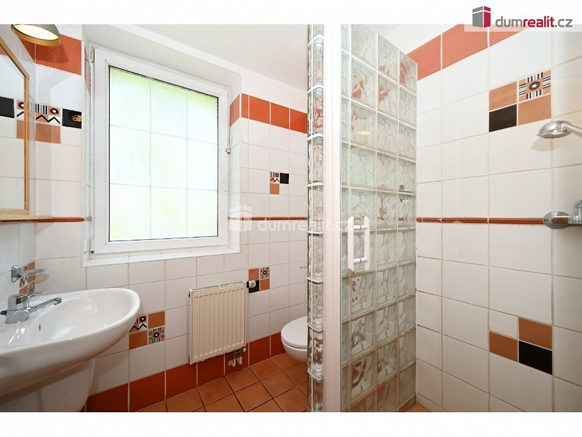 Prodej  rodinného domu 248 m^2 Ve Skále, Šestajovice 