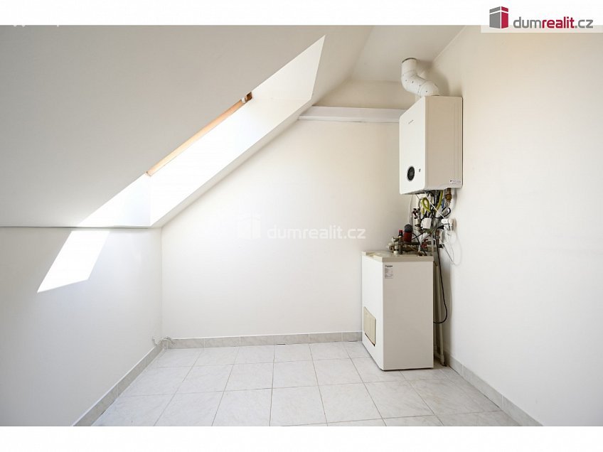 Prodej  rodinného domu 248 m^2 Ve Skále, Šestajovice 