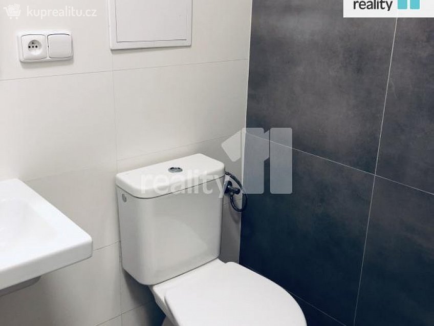 Pronájem bytu 2+kk 42 m^2 Vostrovská, Praha 6 