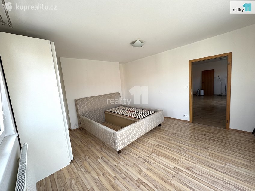 Pronájem bytu 2+kk 77 m^2 Osadní, Praha 7 