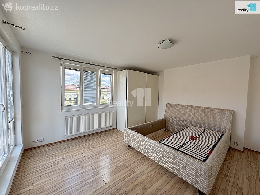 Pronájem bytu 2+kk 77 m^2 Osadní, Praha 7 