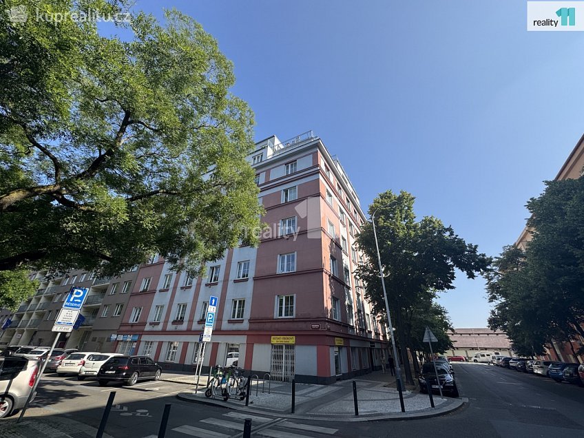 Pronájem bytu 2+kk 77 m^2 Osadní, Praha 7 