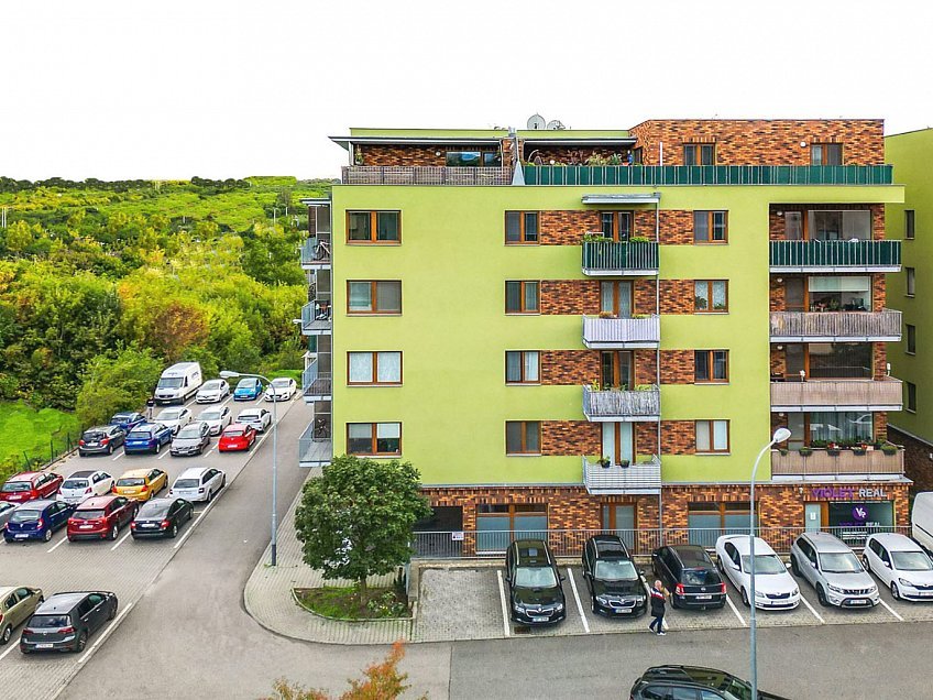 Pronájem bytu 1+1 43 m^2 U leskavy, Brno 62500