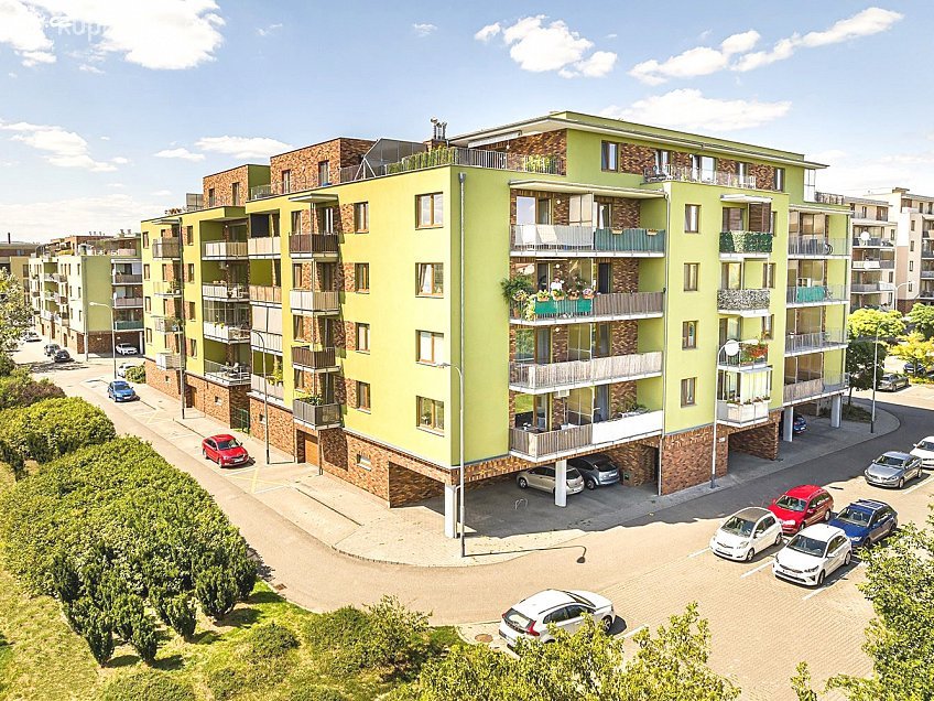 Pronájem bytu 1+1 43 m^2 U leskavy, Brno 62500
