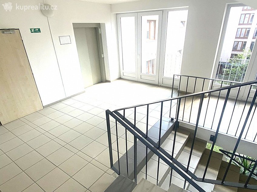 Pronájem bytu 1+1 43 m^2 U leskavy, Brno 62500