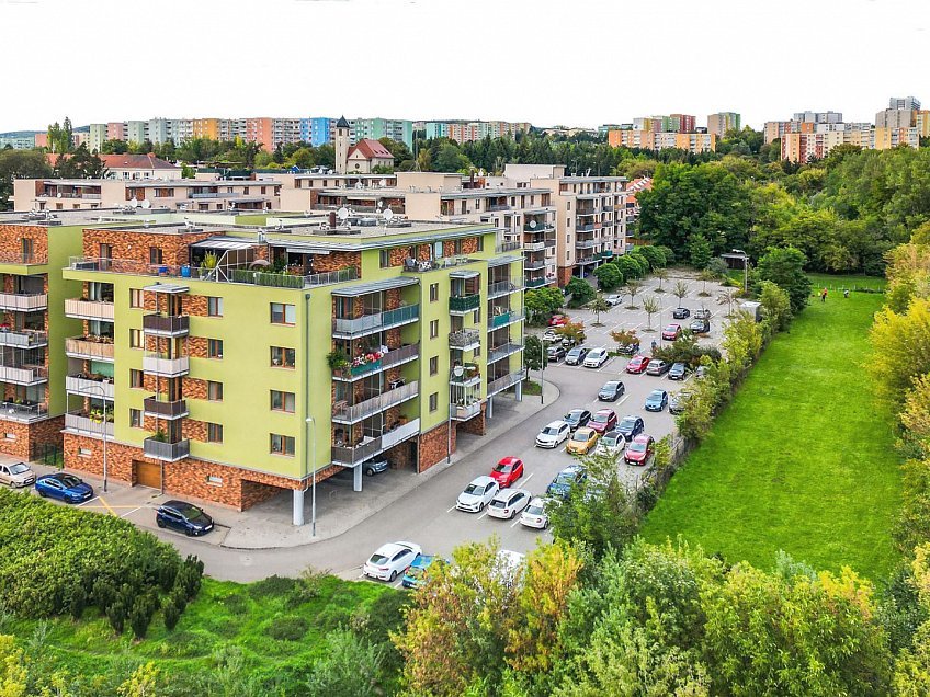 Pronájem bytu 1+1 43 m^2 U leskavy, Brno 62500