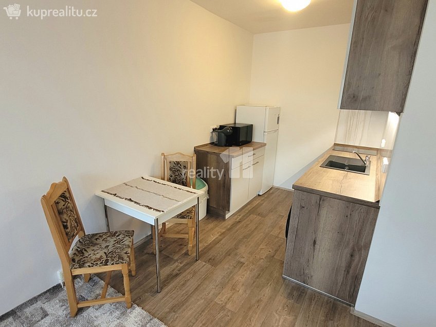 Pronájem bytu 2+kk 42 m^2 Novodvorská, Praha 4 