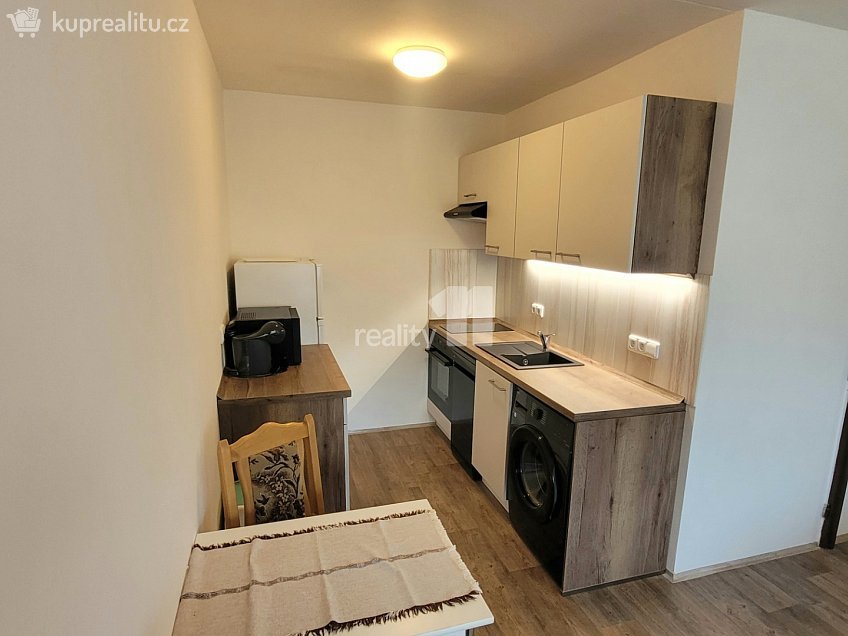 Pronájem bytu 2+kk 42 m^2 Novodvorská, Praha 4 