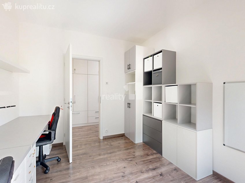 Pronájem  rodinného domu 136 m^2 Manželů Dostálových, Praha 14 