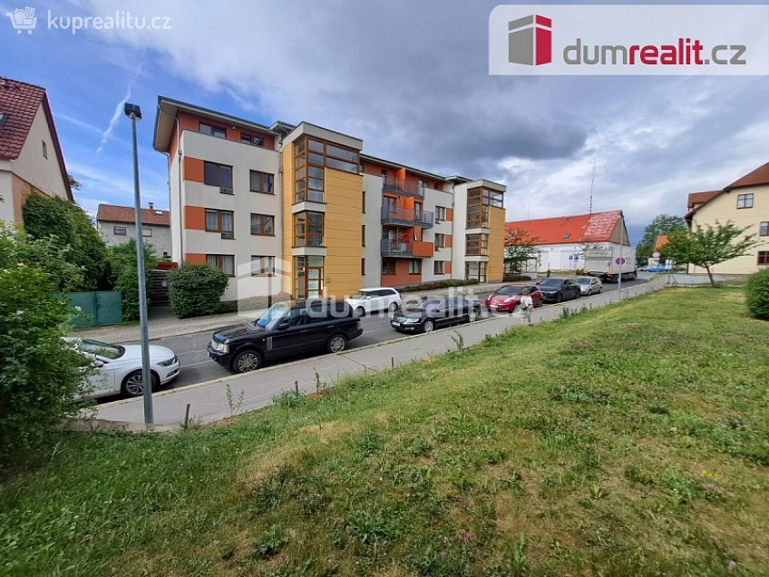 Pronájem bytu 4+kk 96 m^2 Na hlinách, Praha 8 