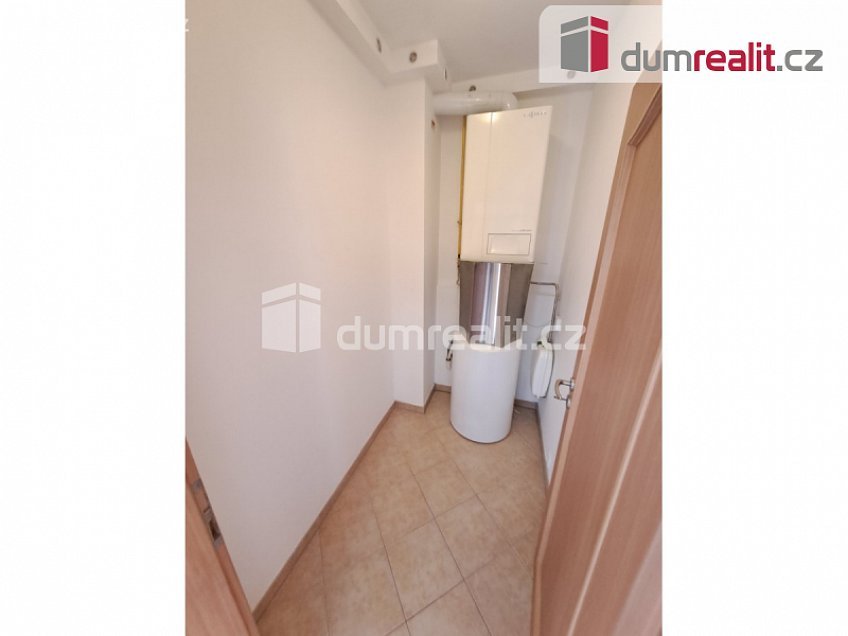 Pronájem bytu 4+kk 96 m^2 Na hlinách, Praha 8 