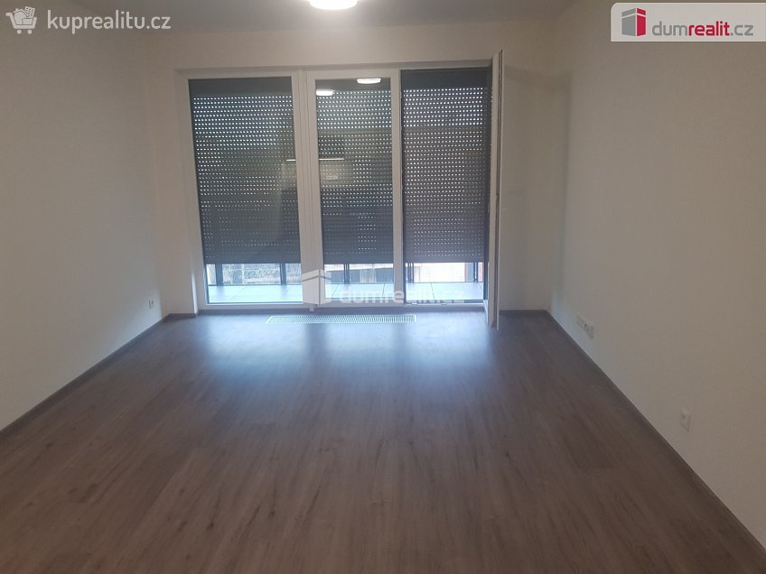 Pronájem bytu 1+kk 33 m^2 Výstavní, Praha 11 