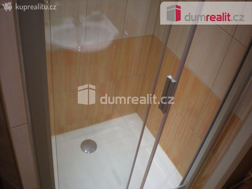 Pronájem bytu 1+kk 30 m^2 Přípotoční, Praha 10 