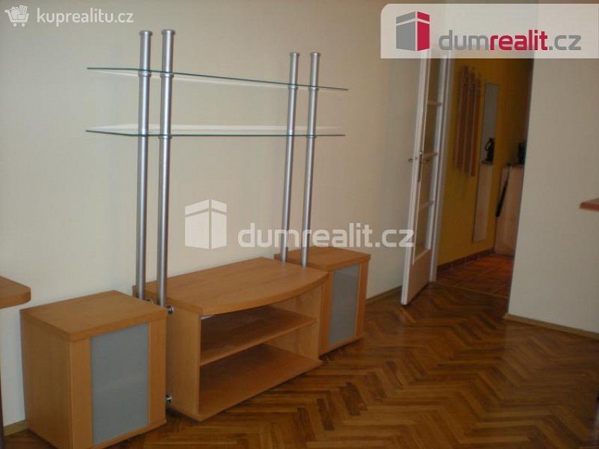 Pronájem bytu 1+kk 30 m^2 Přípotoční, Praha 10 