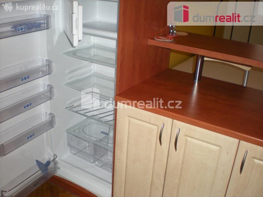 Pronájem bytu 1+kk 30 m^2 Přípotoční, Praha 10 