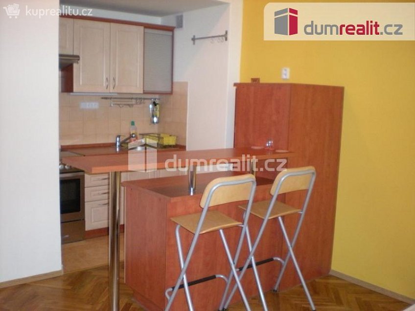 Pronájem bytu 1+kk 30 m^2 Přípotoční, Praha 10 