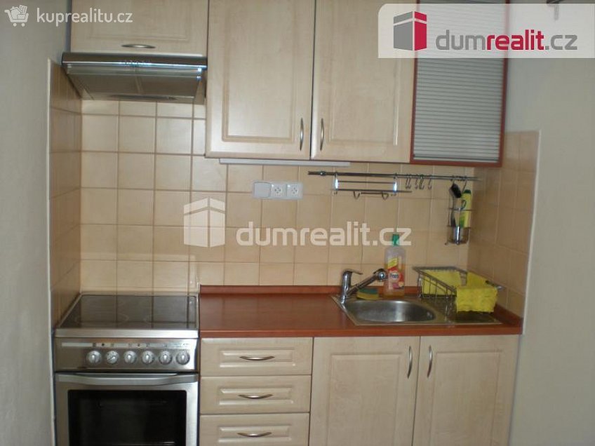 Pronájem bytu 1+kk 30 m^2 Přípotoční, Praha 10 