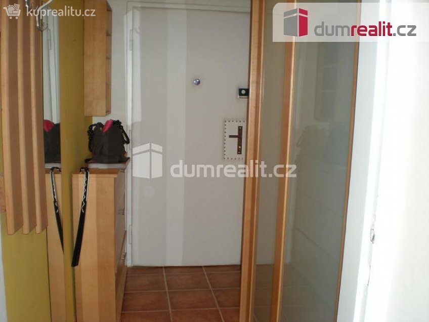 Pronájem bytu 1+kk 30 m^2 Přípotoční, Praha 10 