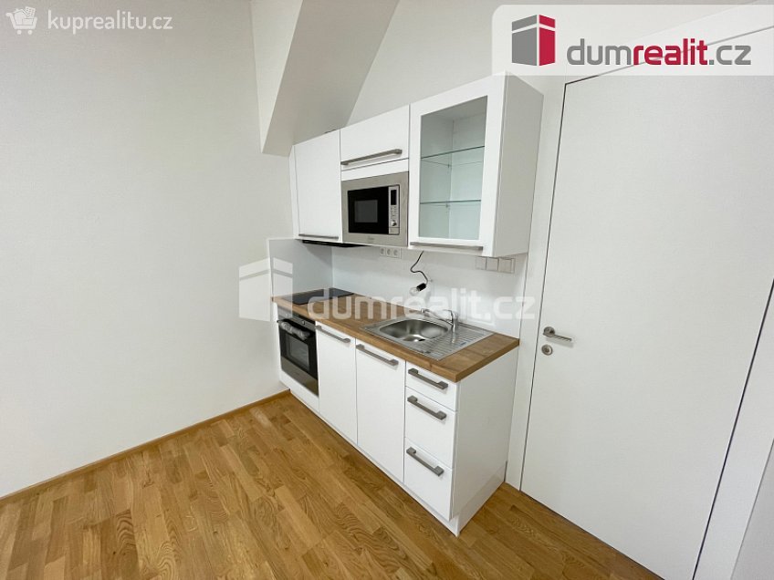 Pronájem bytu 1+kk 30 m^2 Bělohorská, Praha 6 
