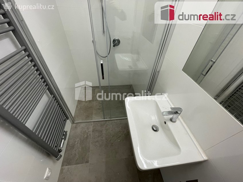 Pronájem bytu 1+kk 30 m^2 Bělohorská, Praha 6 