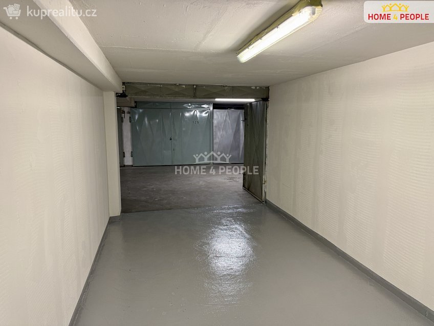 Prodej  garáže 18 m^2 Bašteckého, Praha 13 