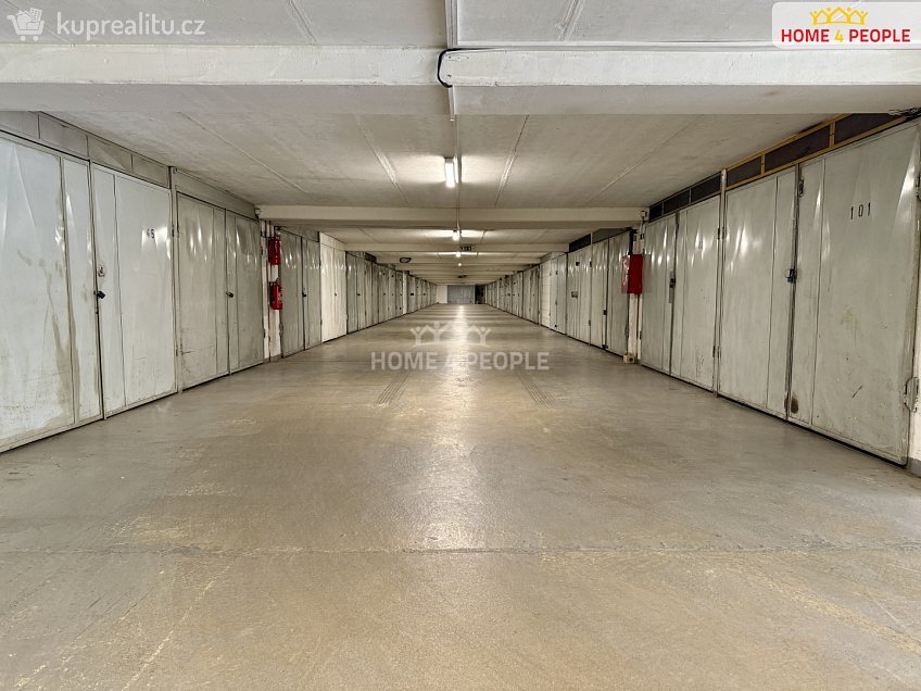 Prodej  garáže 18 m^2 Bašteckého, Praha 13 