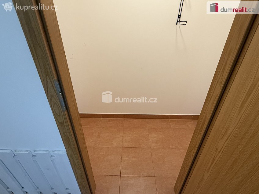 Pronájem bytu 3+kk 70 m^2 Březenská, Praha 8 