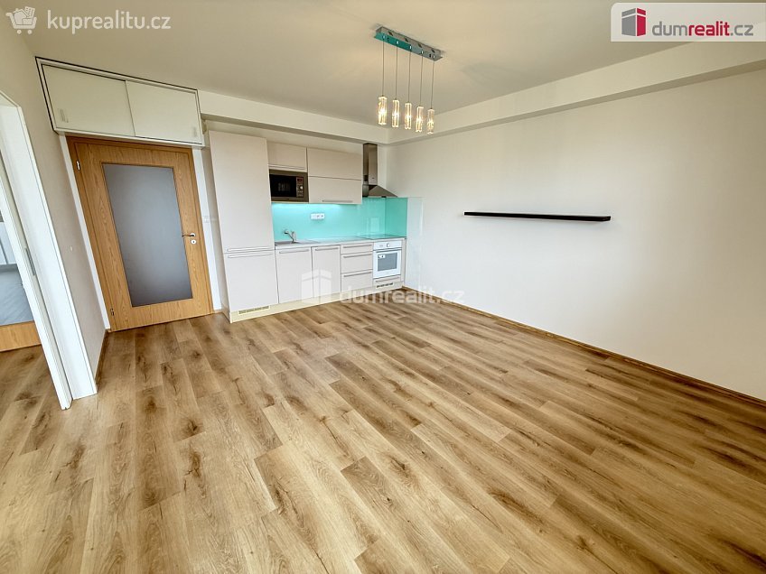 Pronájem bytu 3+kk 70 m^2 Březenská, Praha 8 