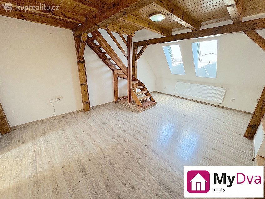 Pronájem bytu 3+1 77 m^2 Lahoferova, Dobšice 