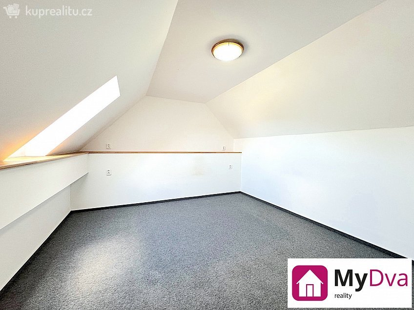 Pronájem bytu 3+1 77 m^2 Lahoferova, Dobšice 