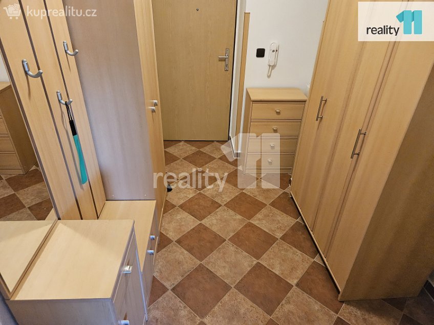 Pronájem bytu 1+kk 36 m^2 Mezi Domy, Jesenice 