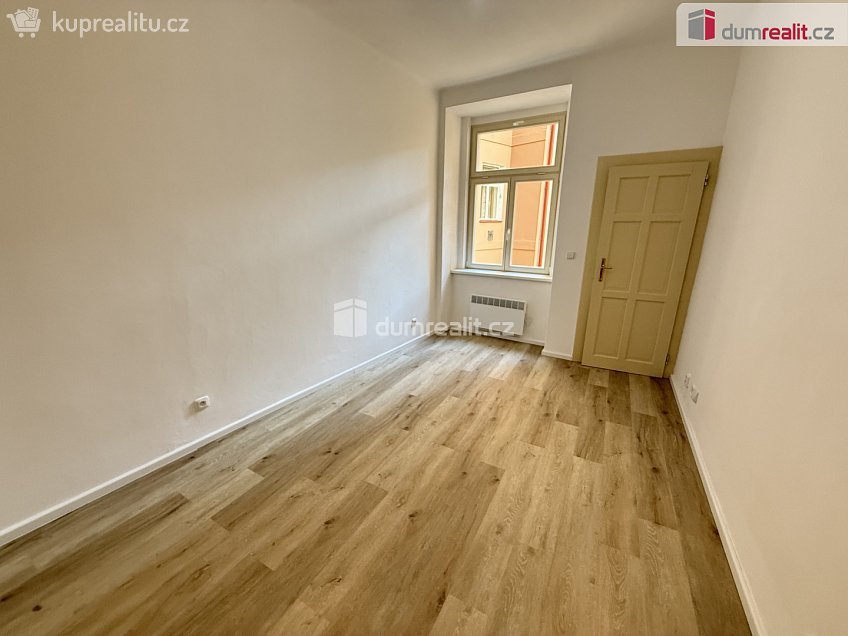 Pronájem bytu 2+1 45 m^2 Bulharská, Praha 10 