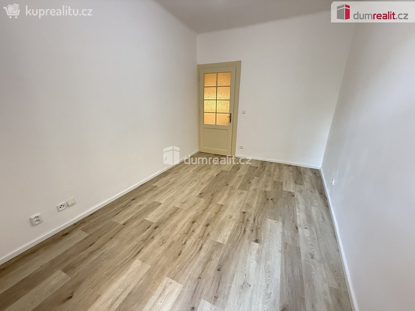 Pronájem bytu 2+1 45 m^2 Bulharská, Praha 10 