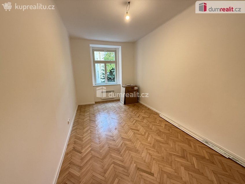Pronájem bytu 2+1 45 m^2 Bulharská, Praha 10 