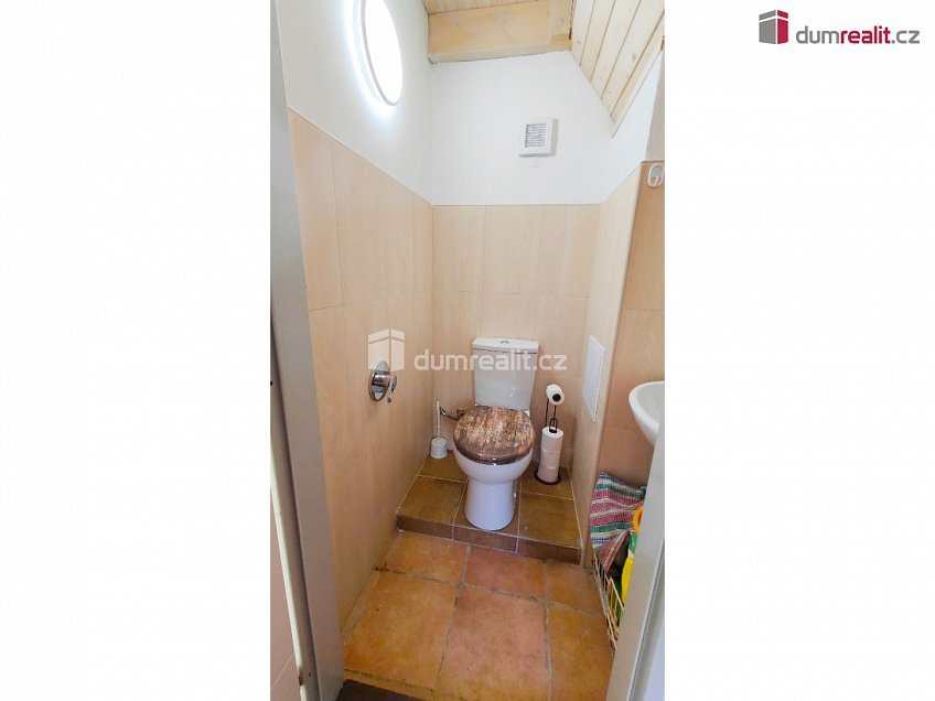 Prodej  chaty 65 m^2 Praha-Benice, Praha-Benice 